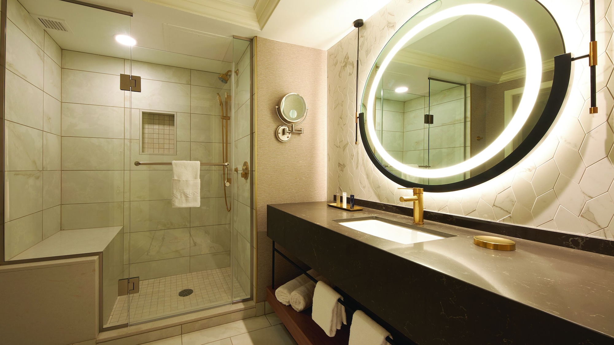 Tower, Centurion, Premium, King Bed, Ocean View, Smoking 2/3