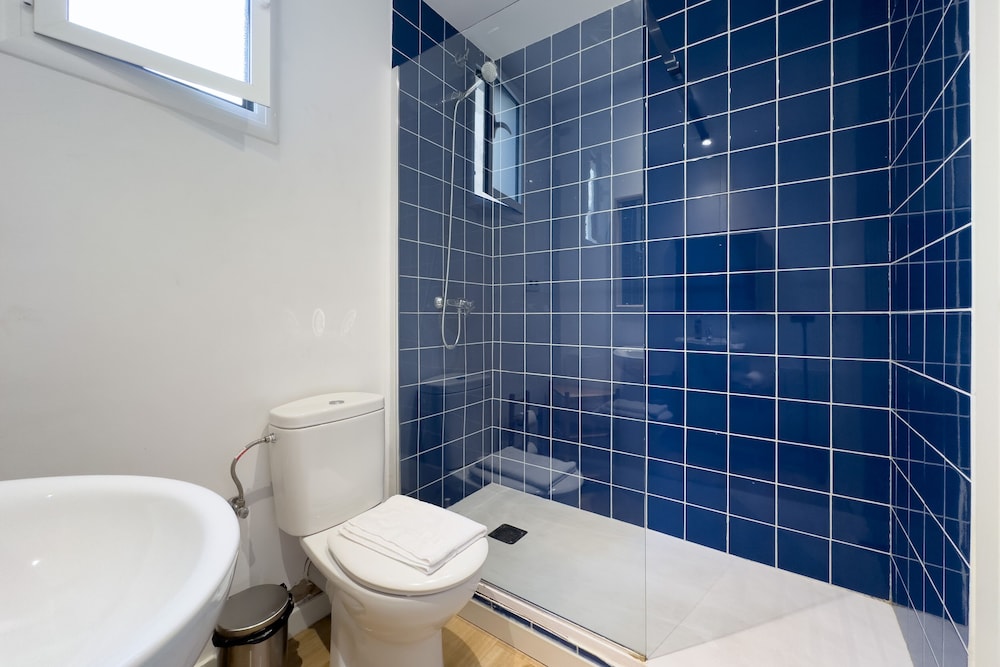 4 Bedrooms, Family, Apartment, 4 Beds, 2 Double Beds, 2 Bathrooms، Animapartments Sants 2/7