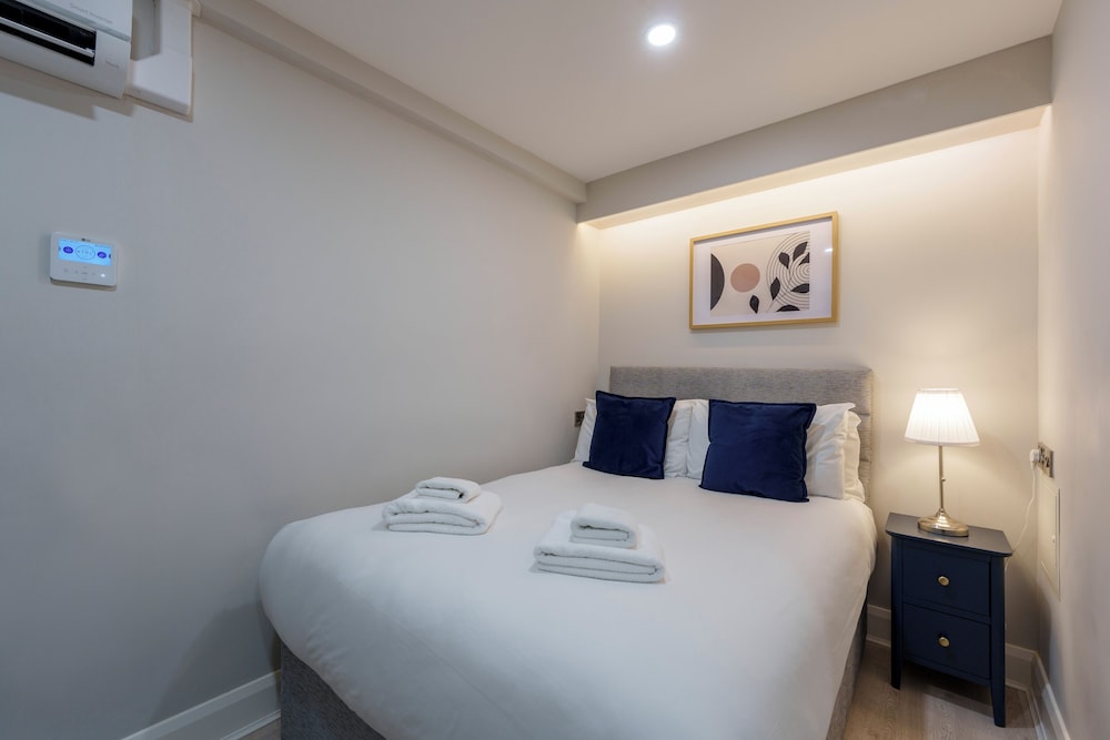 Temple Bar Lane - Adults Only 11/47