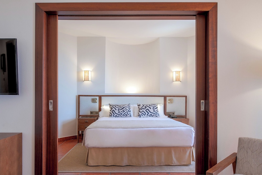 Puerto Antilla Grand Hotel 11/40