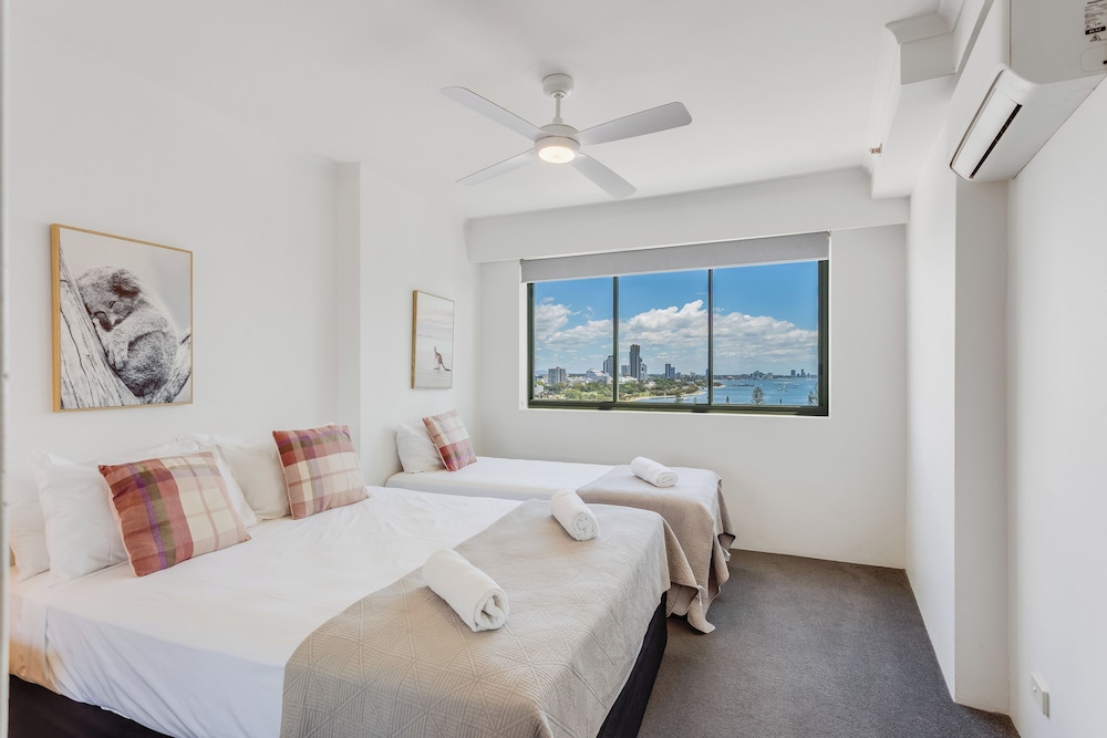The Meriton On Main Beach 16/50