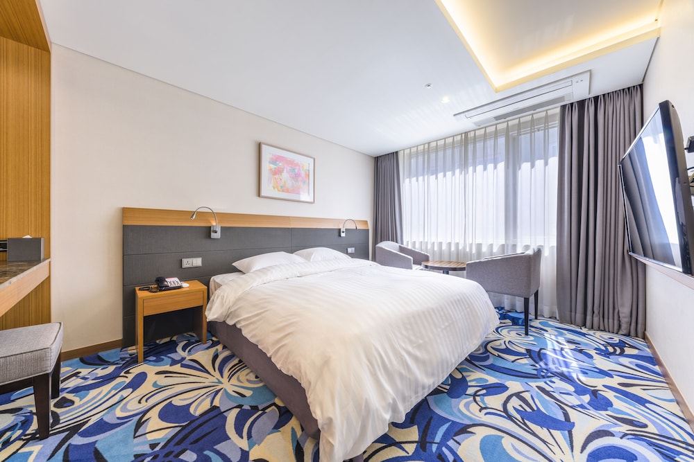 Shin Shin Hotel Jeju Airport (ex Hotel Kenny Story Premium Jeju Yeondong) 18/61