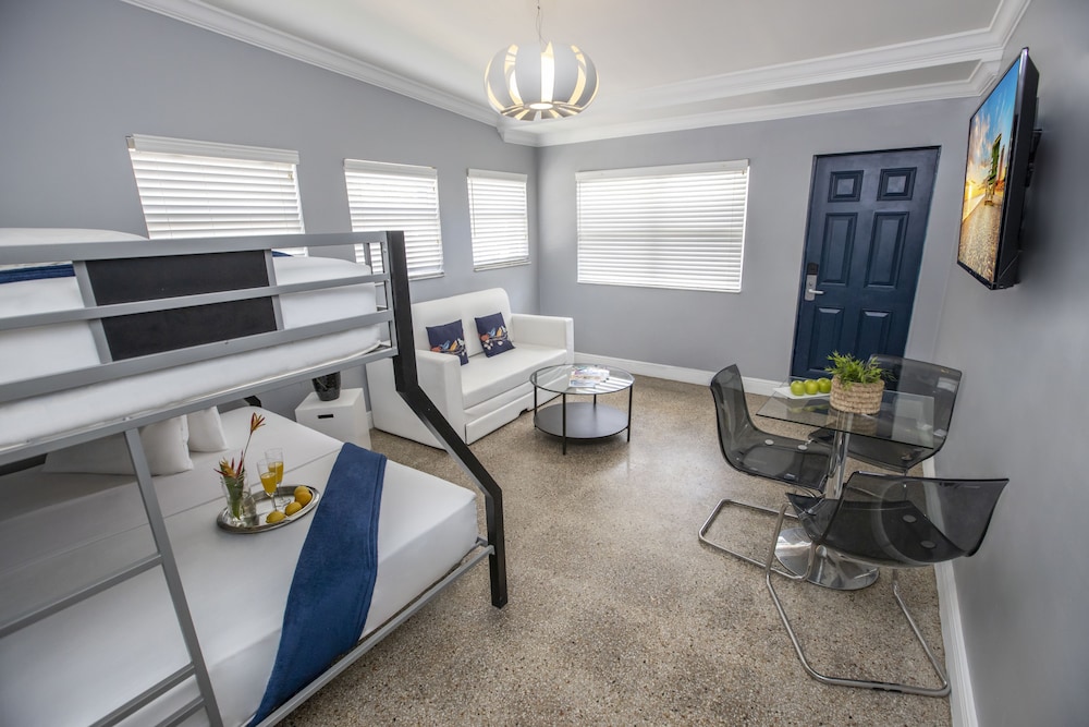 Hollywood Beach Suites Hostel Hotel 49/75