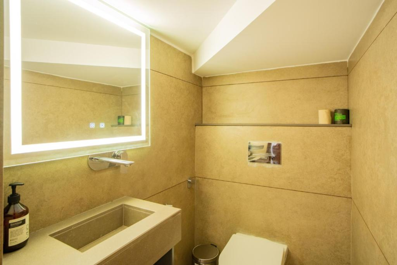 ELIVAAS Prive Royce Cottage Luxe Hilltop 4 BHK with Terrace & Scenic Views 17/17