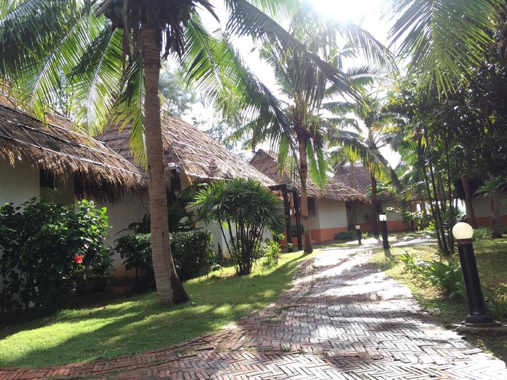 Lawana Escape Beach Resort 38/50