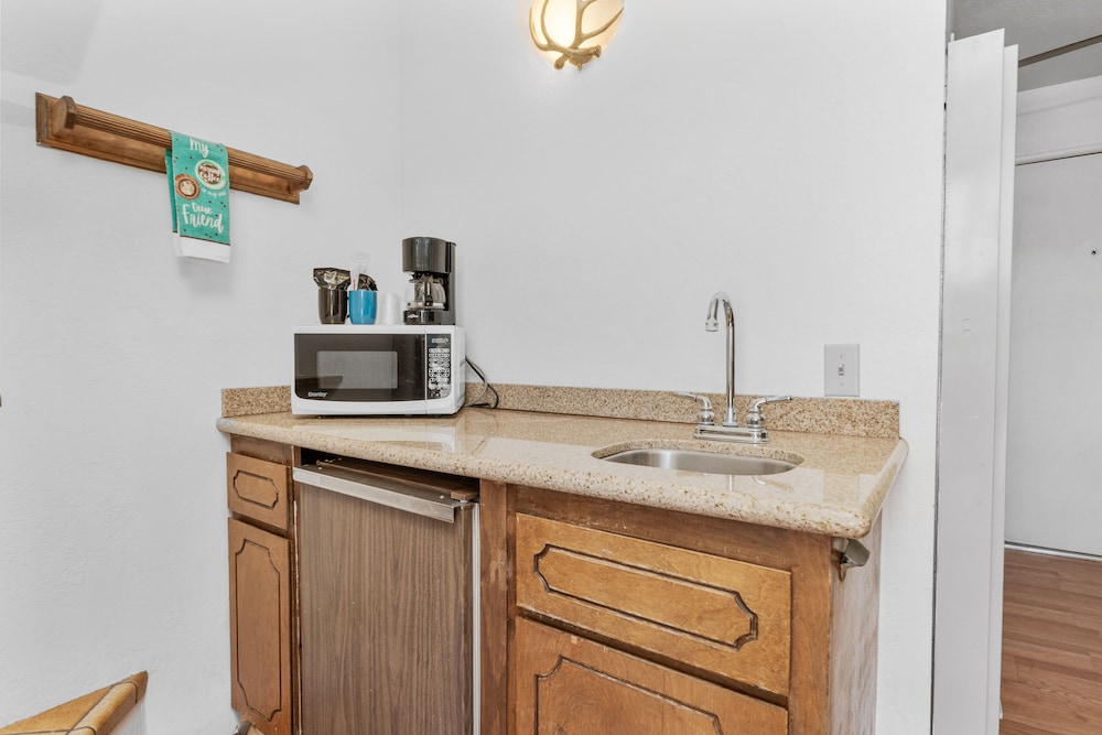 Big Bear Lakefront Lodge 6/50