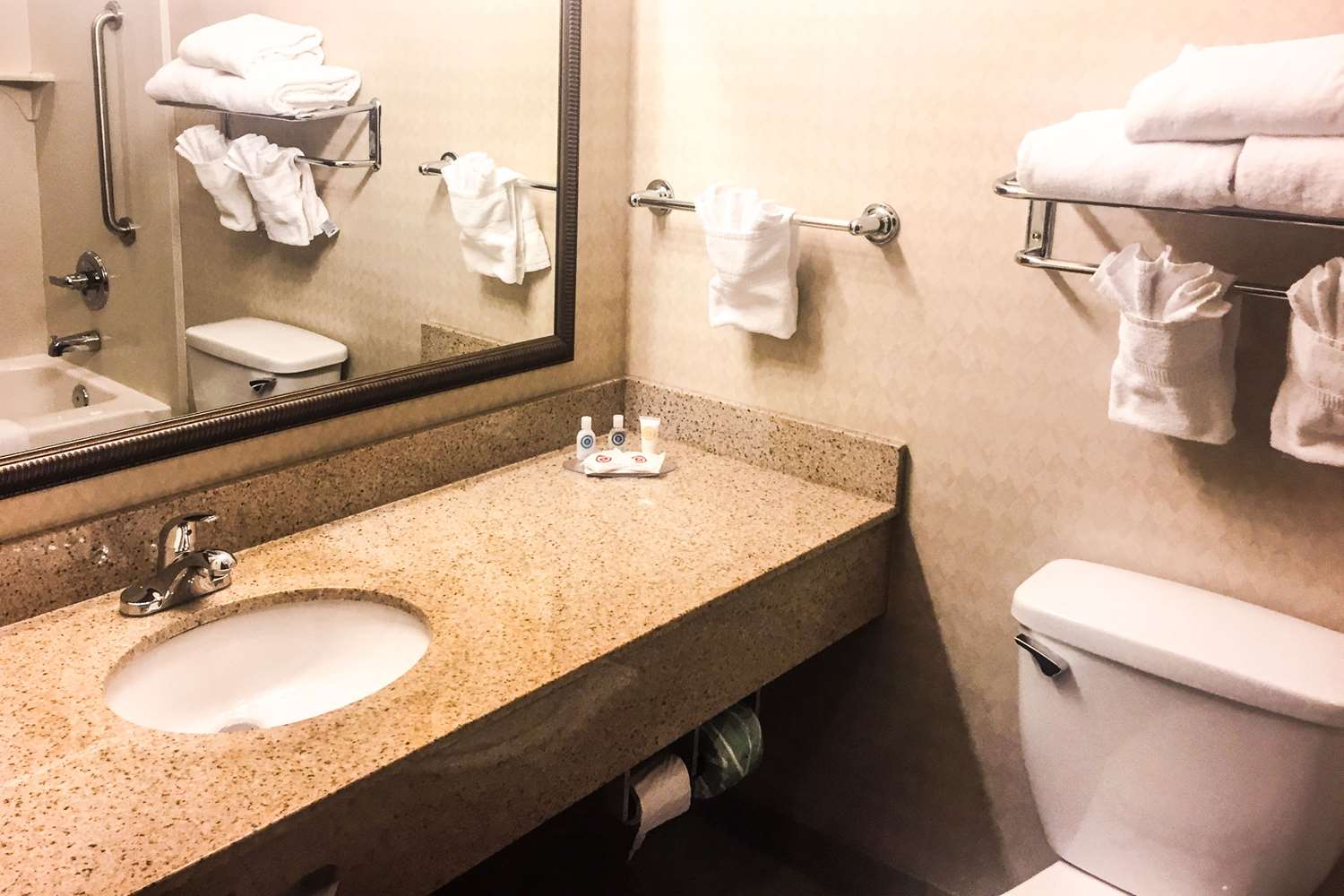 Comfort Inn and Suites Harrisonville 47/48
