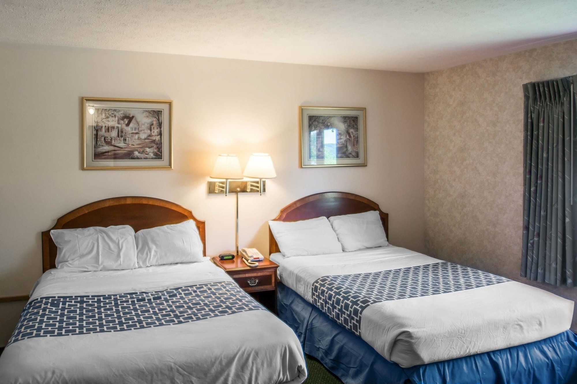 Standard, 2 Double Beds