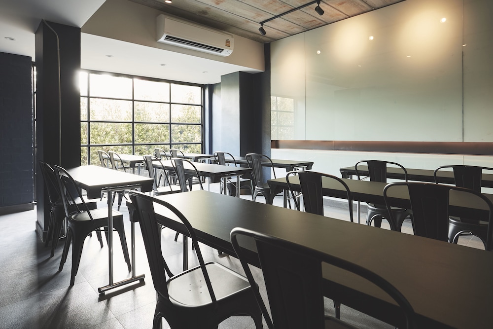 Theorie Hotel Sukhumvit 107 by Tolani 24/35