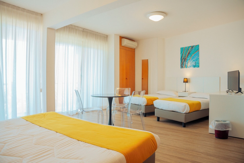 Standard, Quadruple, 4 Beds, Pool View, Balcony