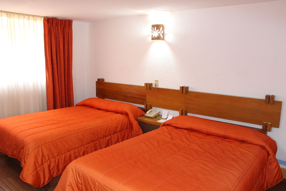 Howard Johnson by Wyndham Morelia Calle Real 27/63