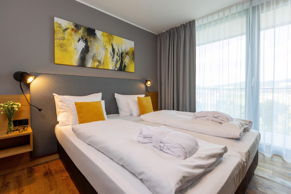 Business, Twin Beds, Sofa, Living Area, Balcony