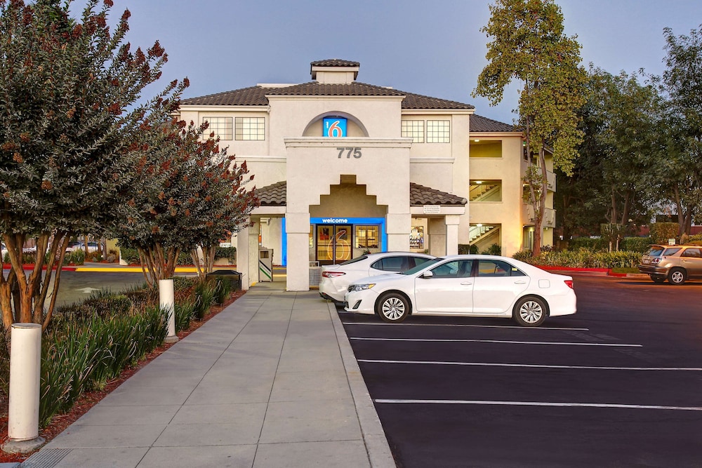 Motel6 Sunnyvale, CA - North 49/60