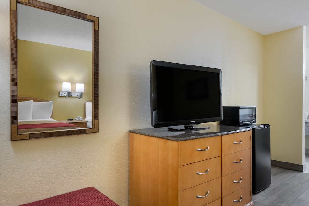 SureStay by Best Western Jacksonville Airport 37/54