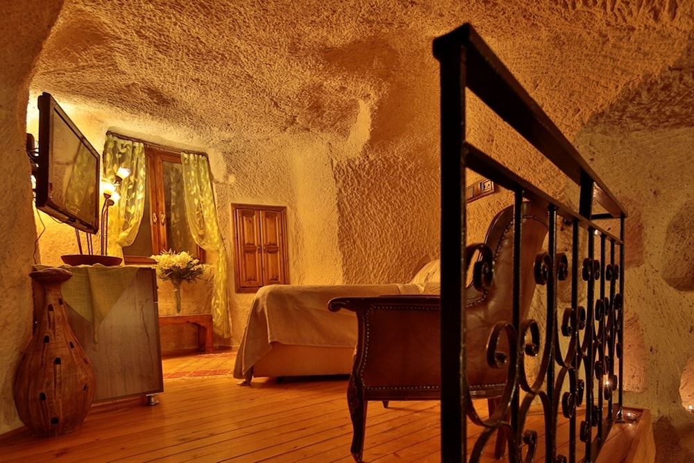 Ascension Cave Suite 26/30