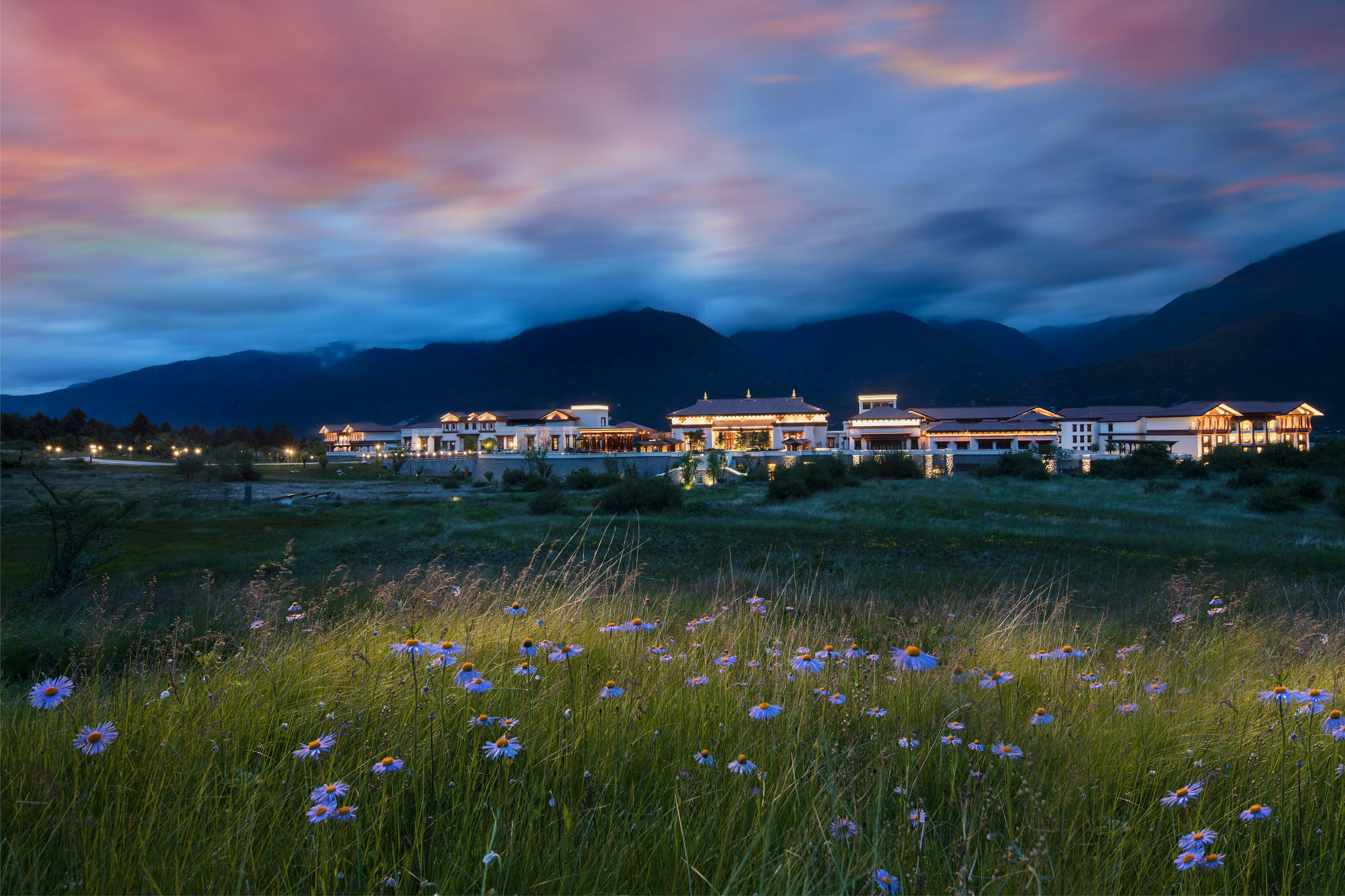 HILTON LINZHI RESORT 45/50