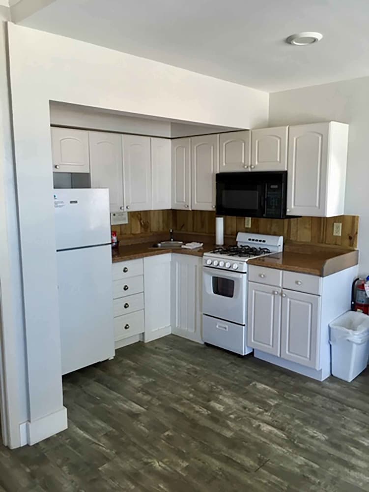 Parmer's Resort 7/51