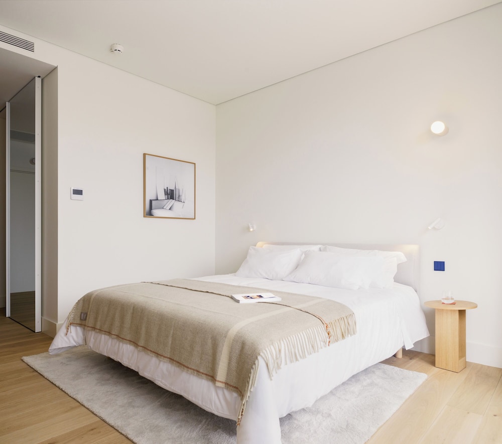 Superior, Suite, Queen Bed, Balcony
