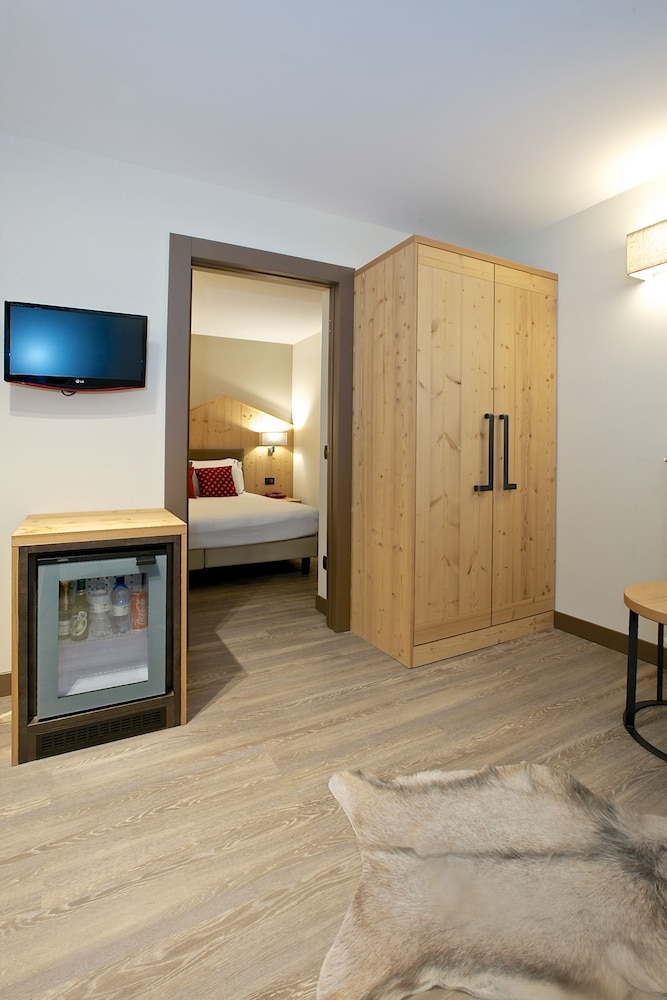 OLIMPIA HOTEL 39/50