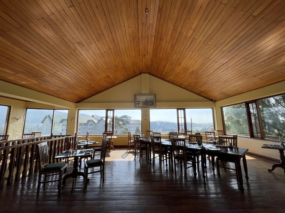 Tea Bush Hotel 44/71