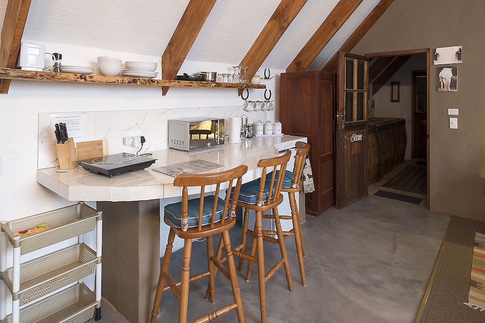 T'niqua Stable Inn 23/50