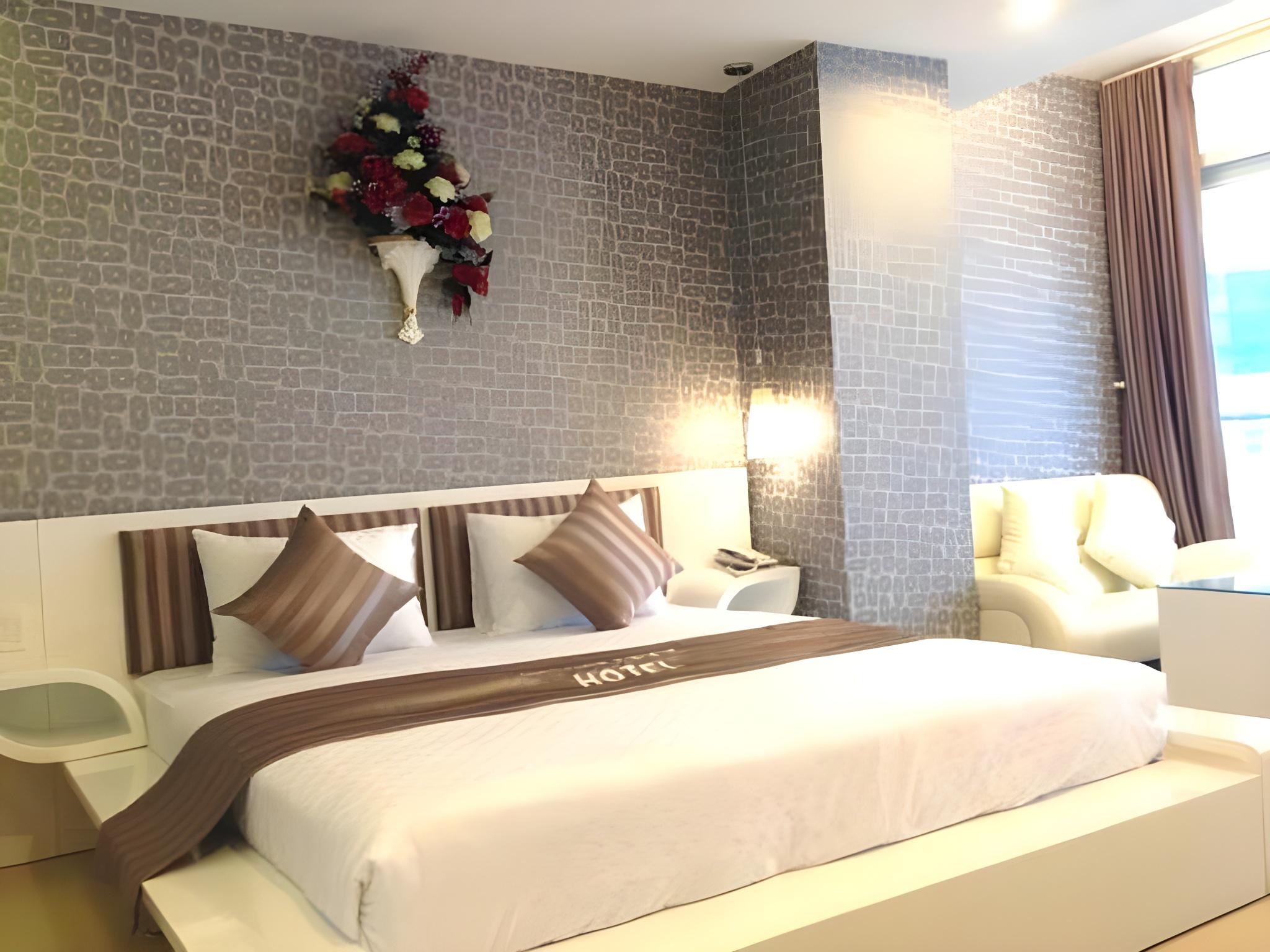 Luxury Hotel 14/75