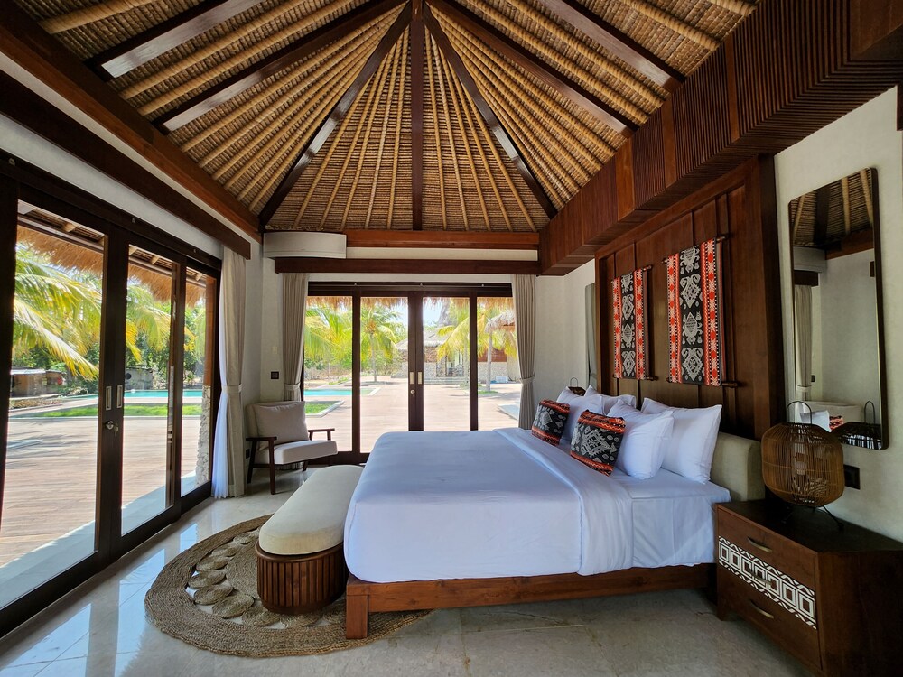 Kandora Luxury Villas 24/60
