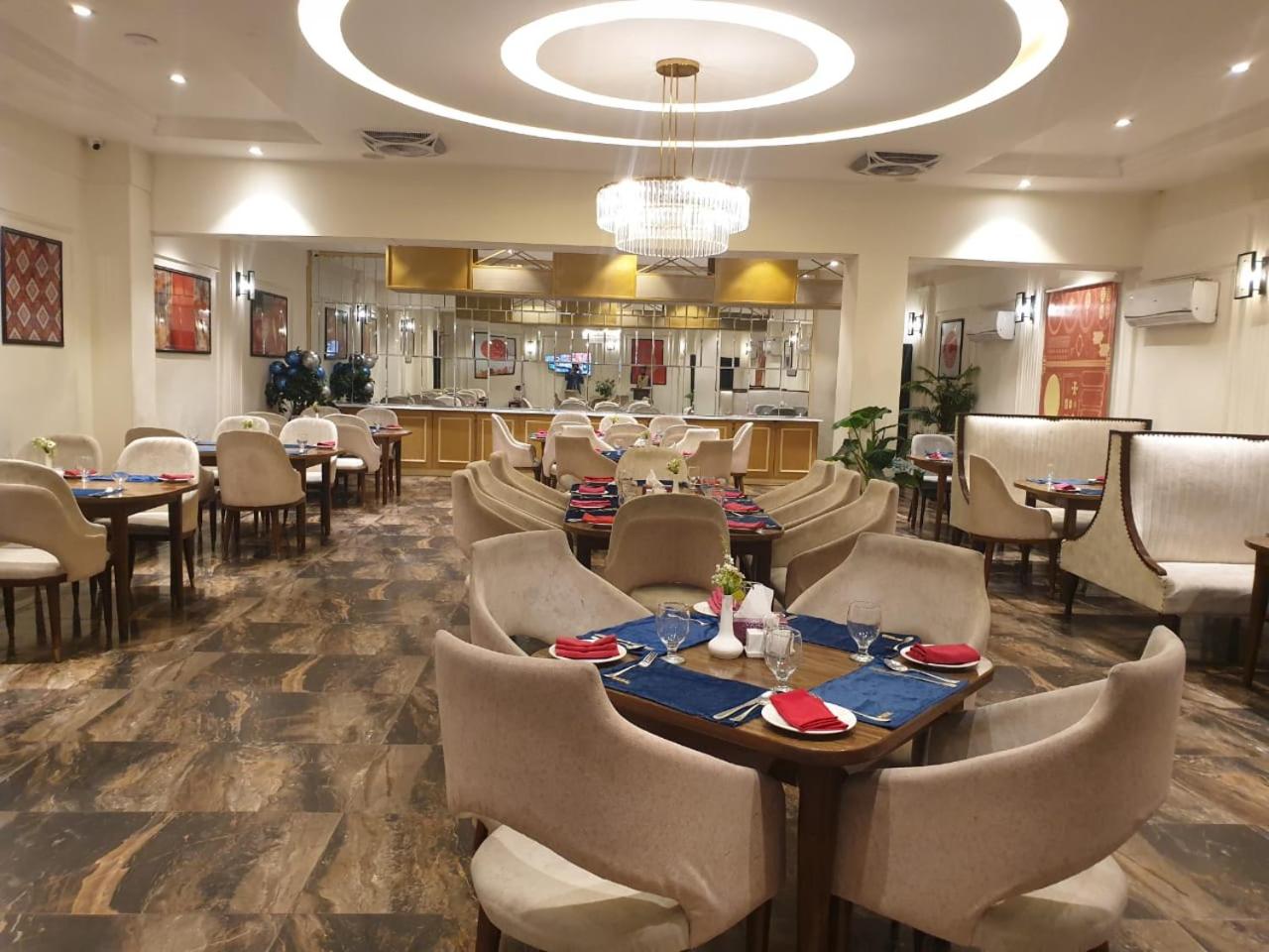 RT Grace Royal Taj Hotel Sukkur 49/58