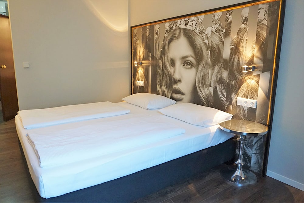 STANDARD, DOUBLE BED