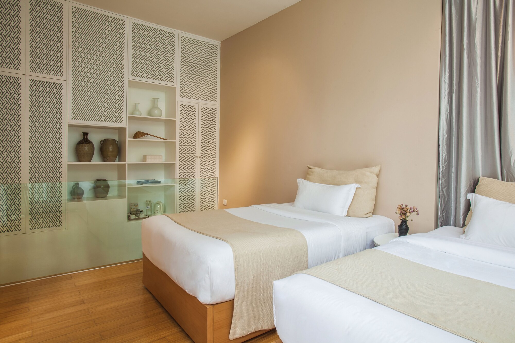 Garden, Twin Beds