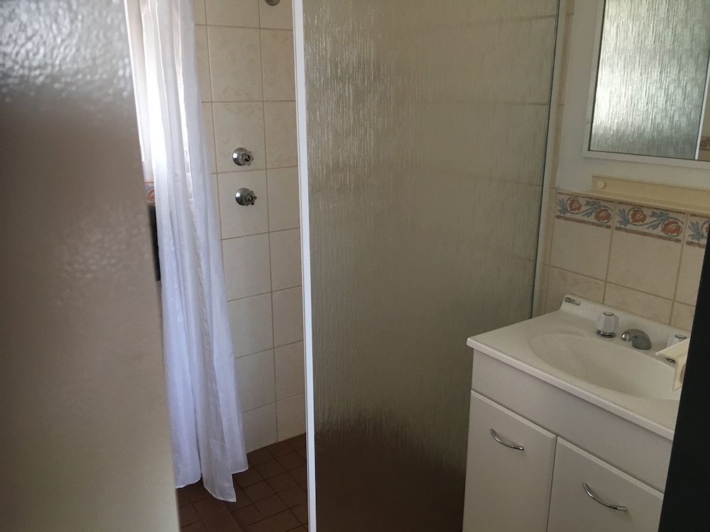 AIRPORT WHYALLA MOTEL 57/58