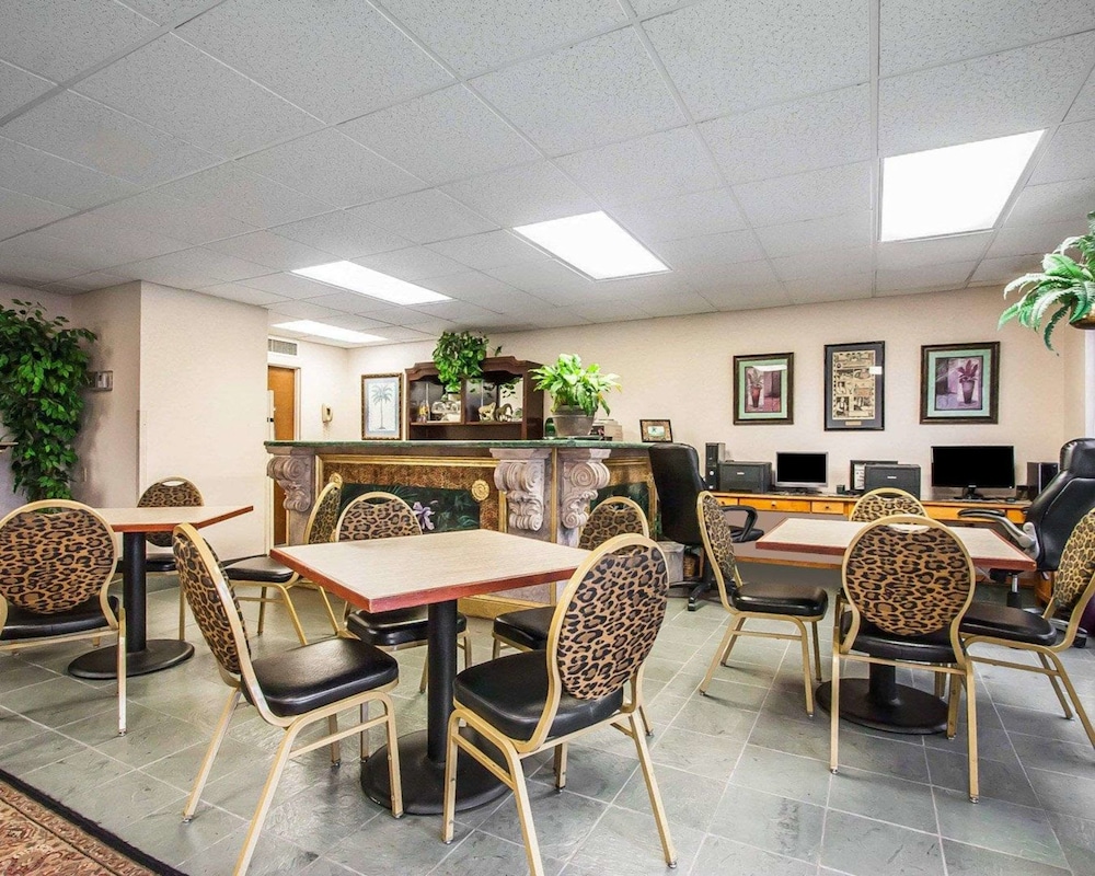 Clarion Inn Branson 57/72