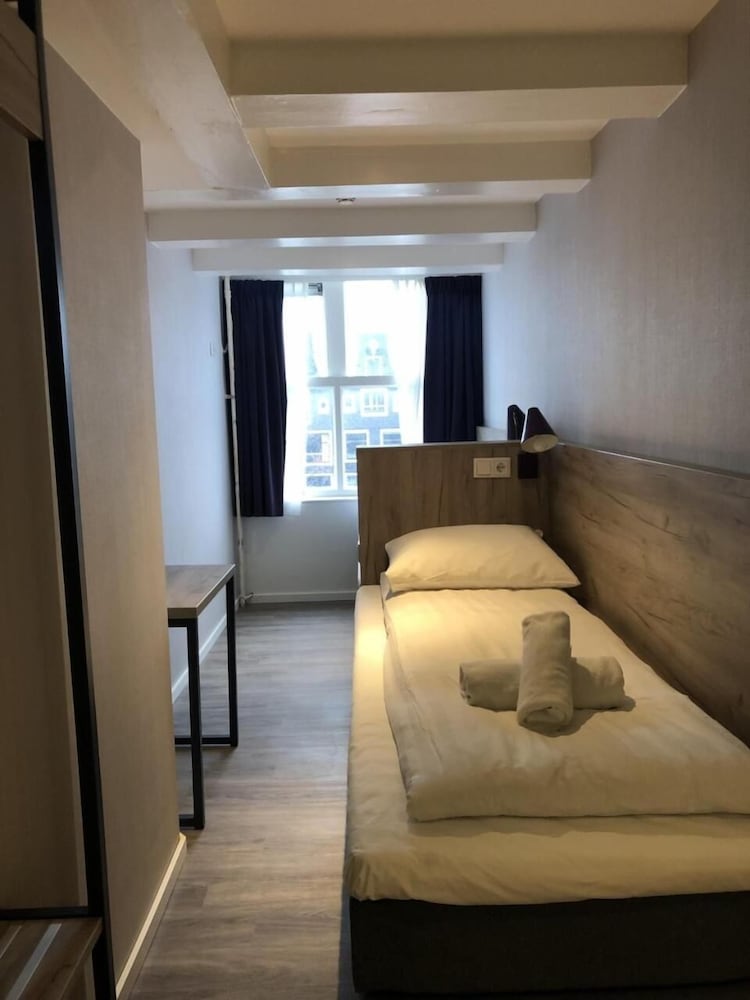 Facade Hotel Amsterdam 15/44