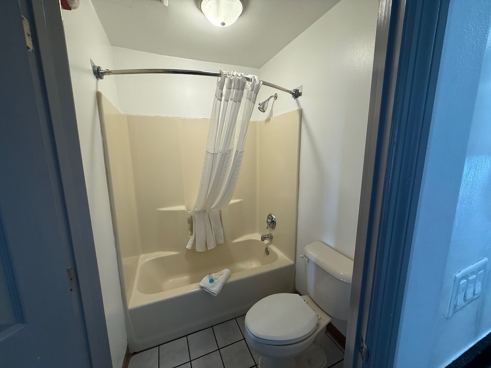 Baymont By Wyndham Roanoke Rapids 23/24