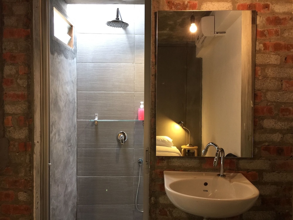 The Frame Guesthouse 54/55