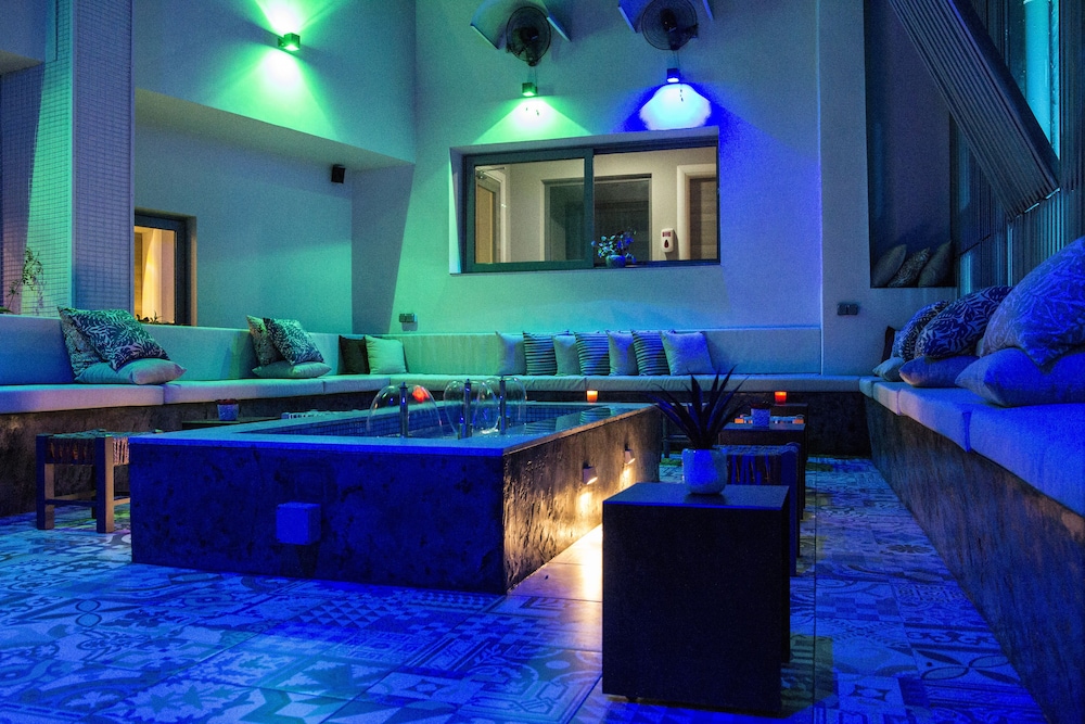Urbano Hotel 33/50