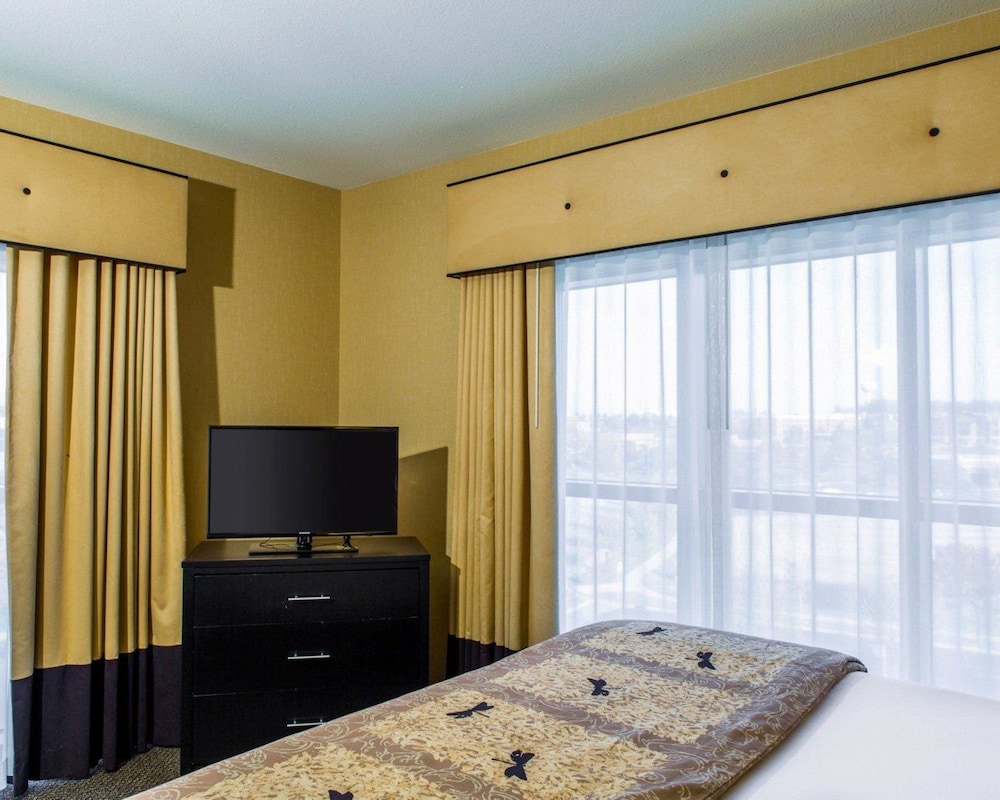 Cambria Hotel Madison East 12/41
