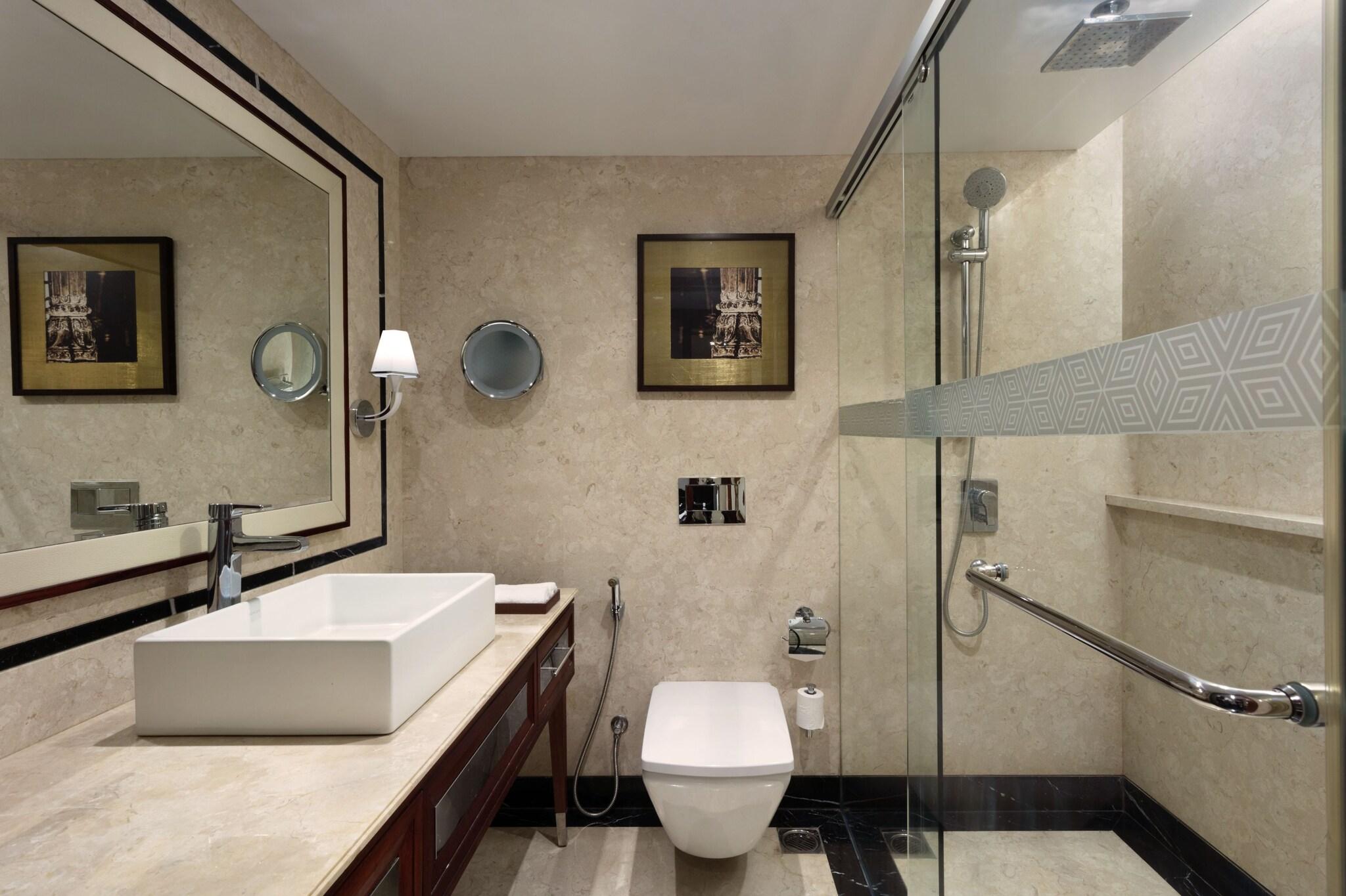 غرفة قياسية بسريرين منفصلين، Sheraton Grand Pune Bund Garden Hotel 7/7