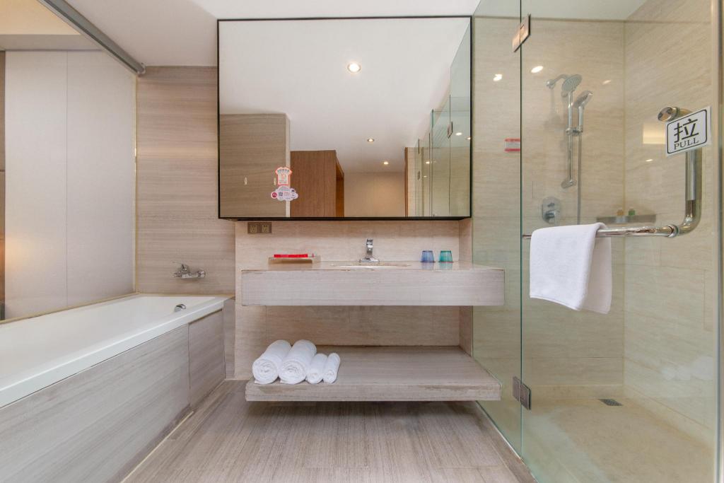 جناح ديلوكس بسرير كينج، Ramada Plaza by Wyndham Shenzhen North 3/4