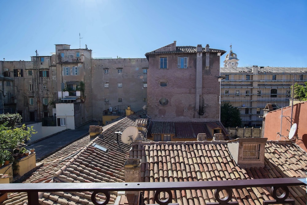 Navona Essence Hotel 8/67