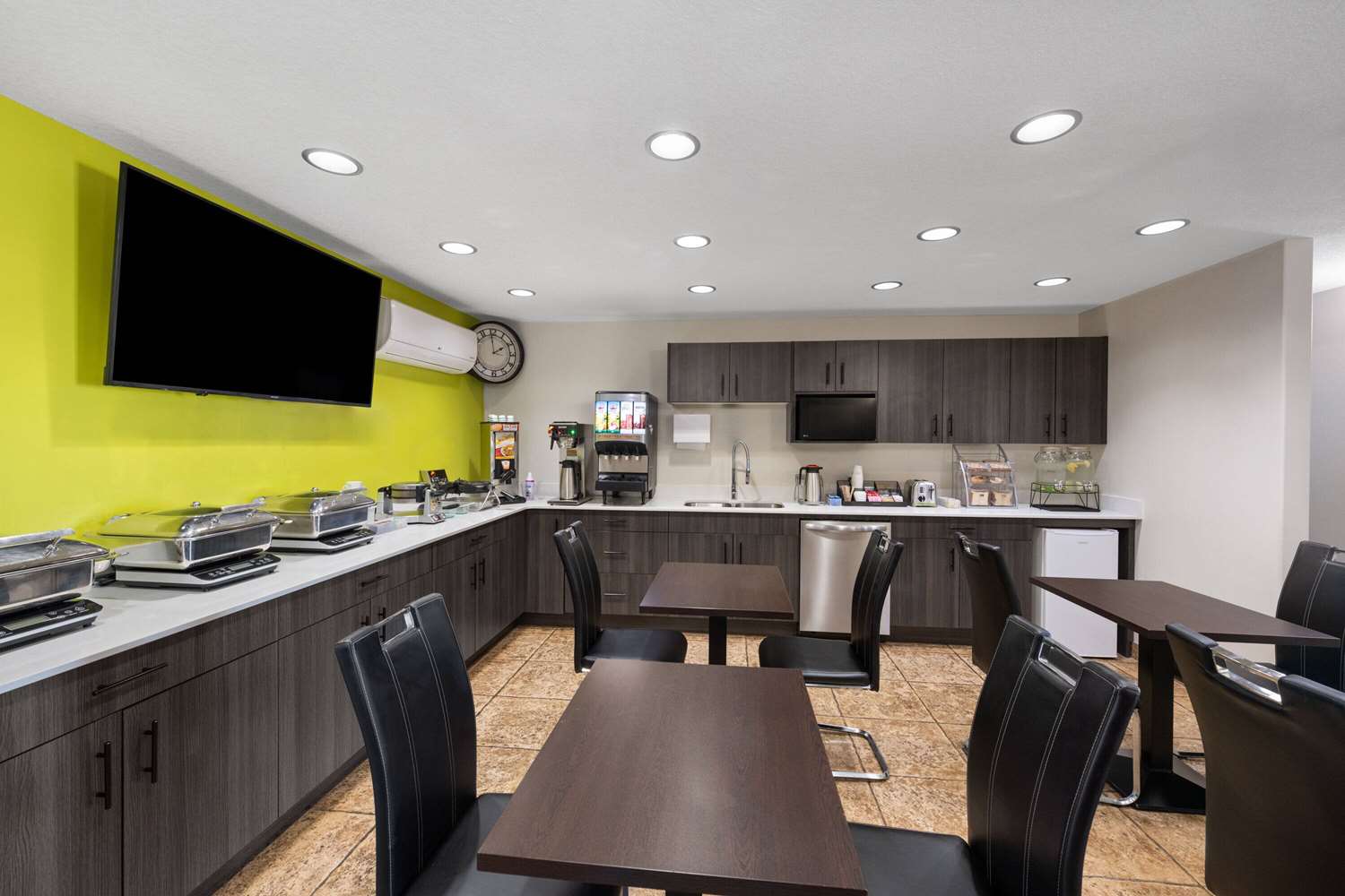 Super 8 By Wyndham Fort Mcmurray 28/31