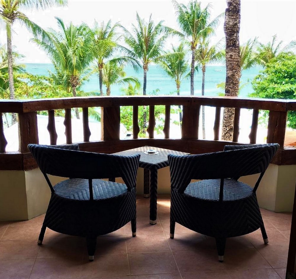 Red Coconut Beach Hotel 39/49
