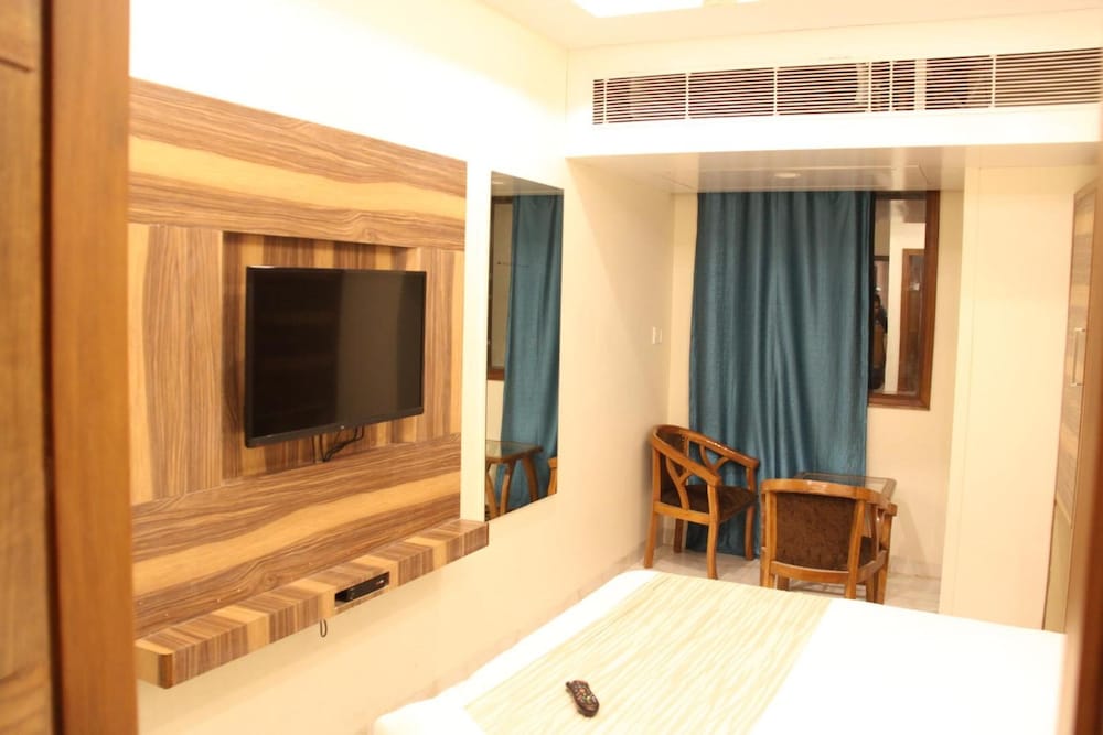 Hotel Golden Oasis Delhi 18/27