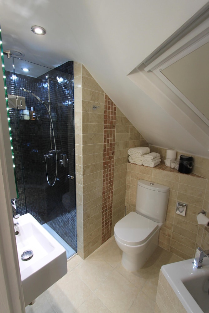 Tower Guest House 46/50