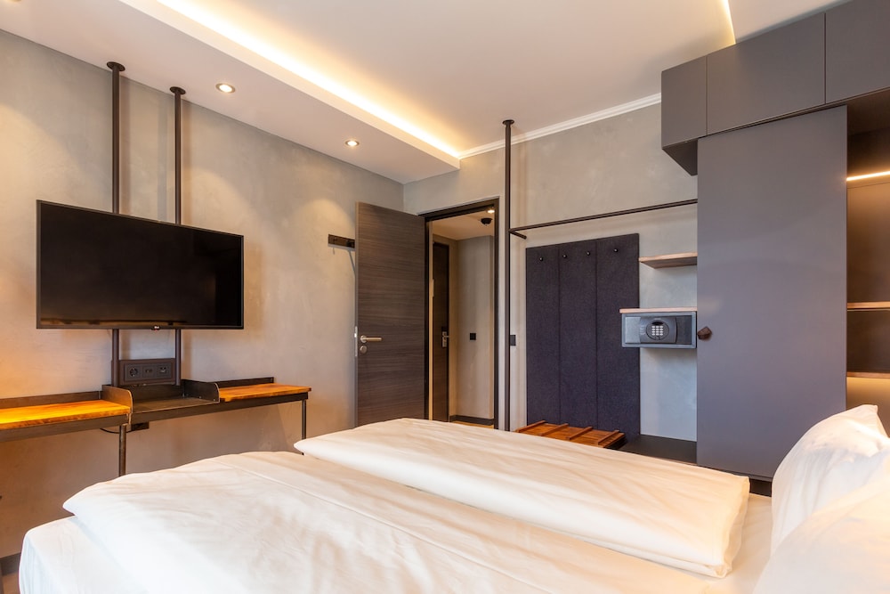 Unsolds Factory Hotel 26/48