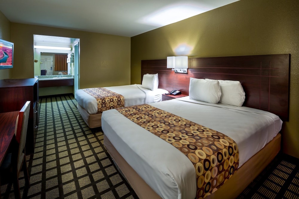 Travelers Inn 21/48
