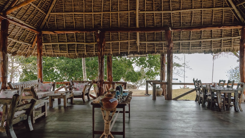 Pemba Lodge 23/50