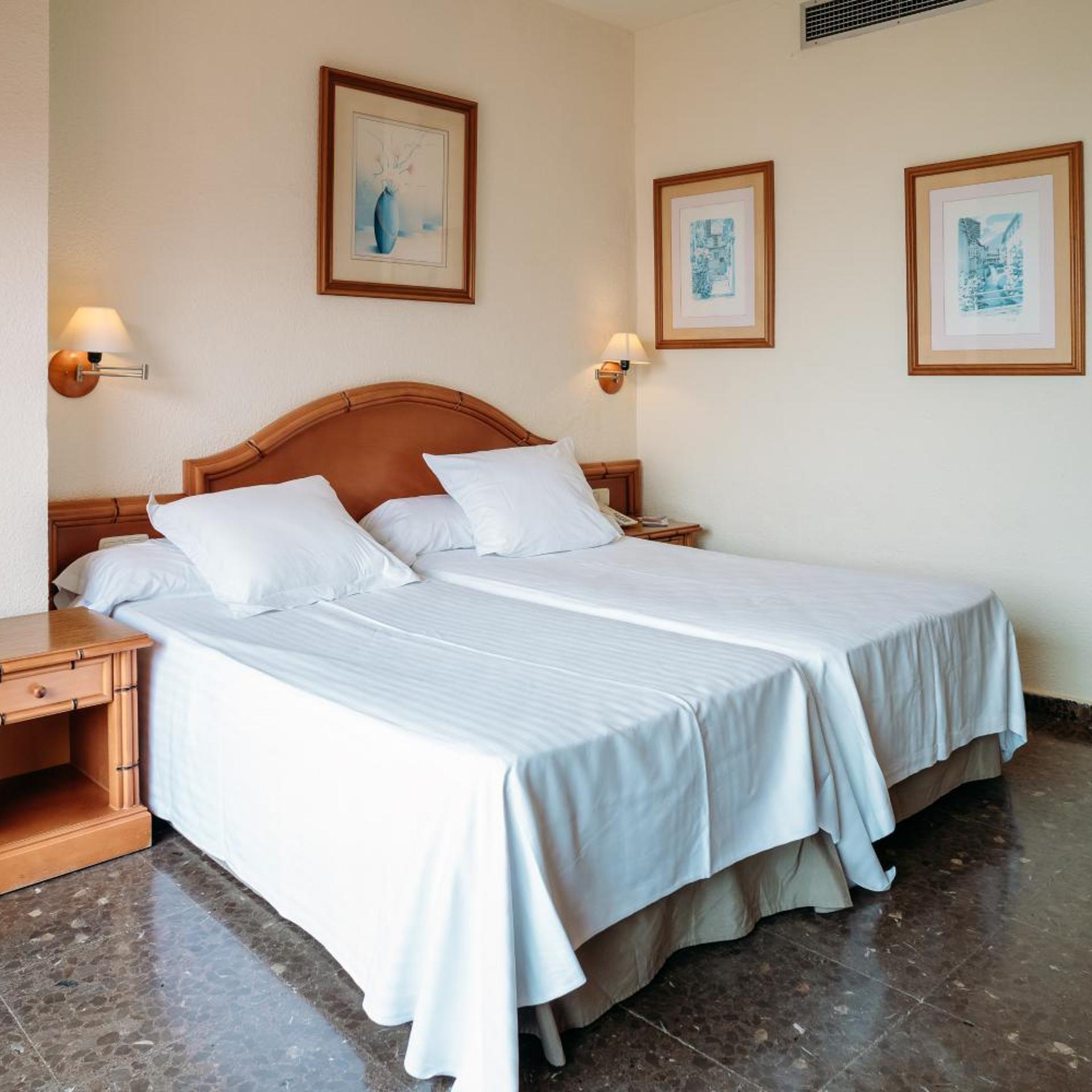 Room, Double or Twin Bed, Sea Front