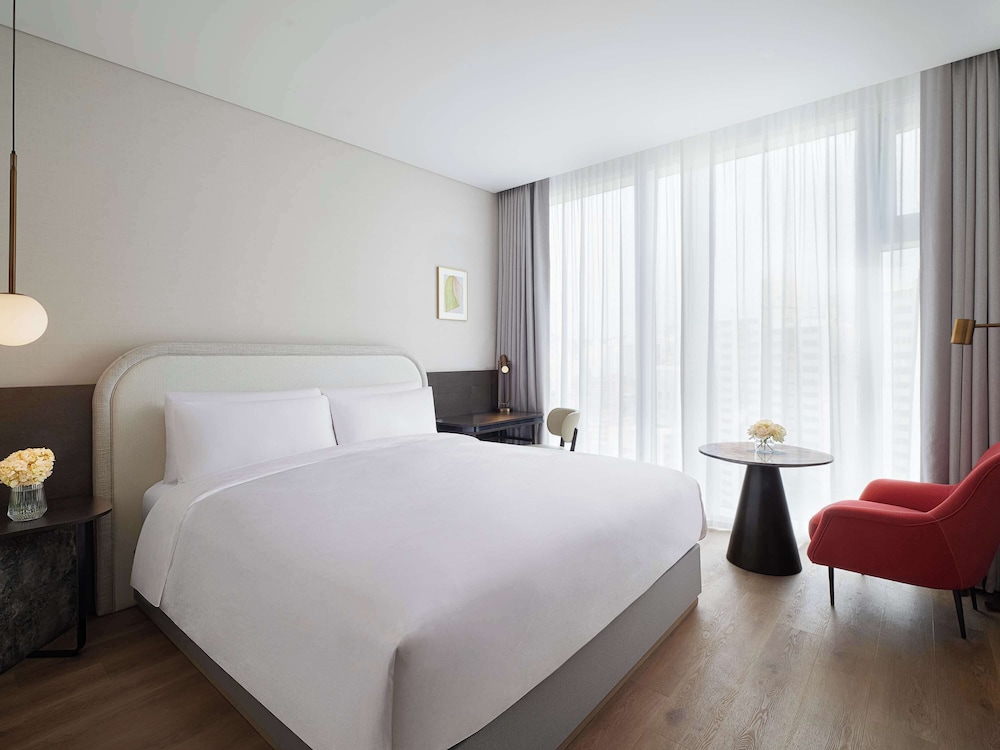 SUPERIOR, KING BED, CITY VIEW