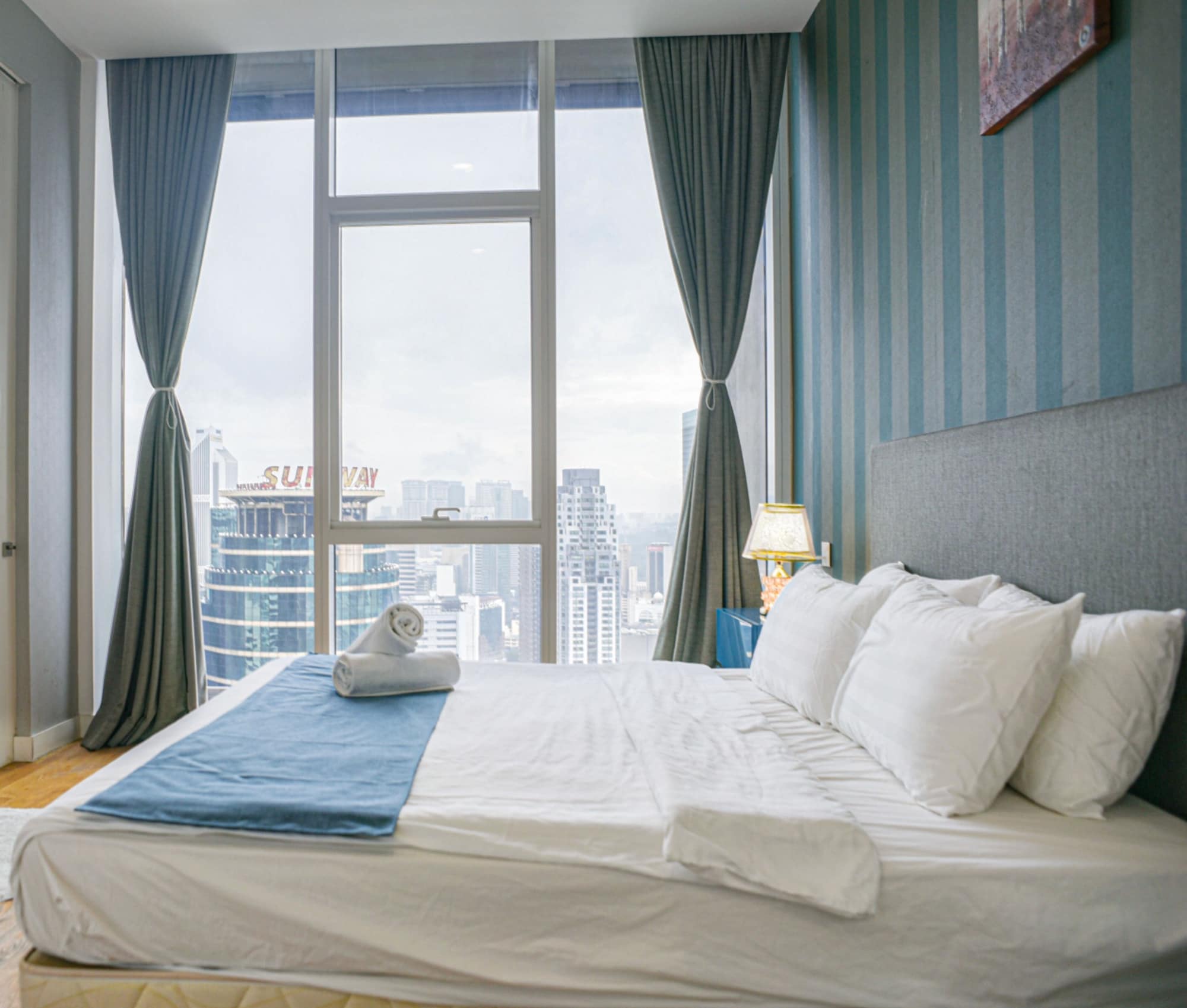 3 BEDROOMS, DELUXE, SUITE